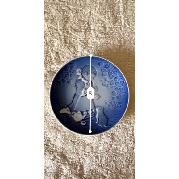Bing & Grøndahl 1985 "The Magical Tea Party" Porcelain Denmark Blue & White Plat - Picture 6 of 12